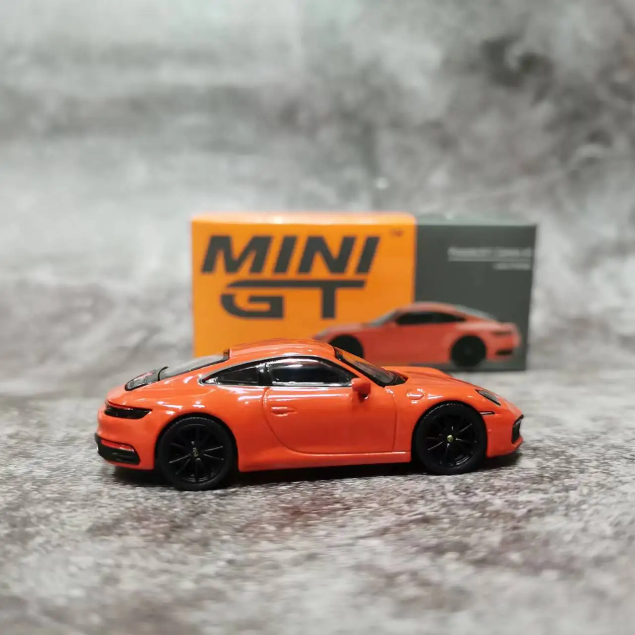 MINI GT 1:64 911 (992) Carrera 4S Zliatiny Die-Cast Modelu Auta - Orange# 371-LHD Obrázok 1 